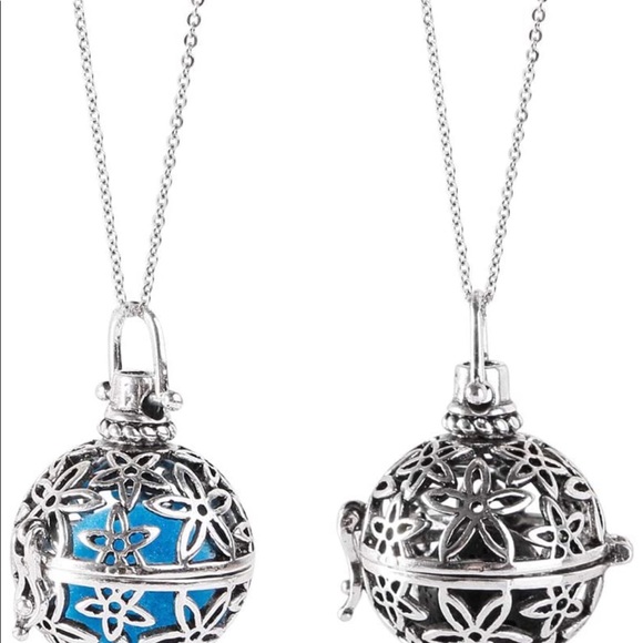 Lava stone essential oil aromatherapy necklace. - Picture 4 of 8